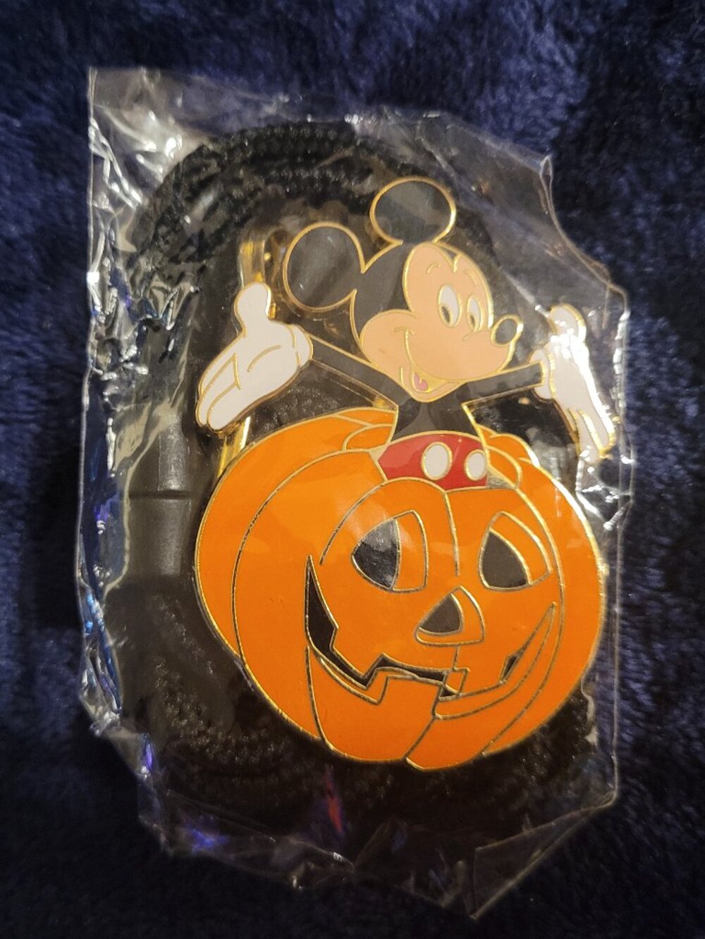 WDW Halloween Mickey Mouse Cast Member Bolo Lanyard – pumpkin jack‑o’‑lantern de